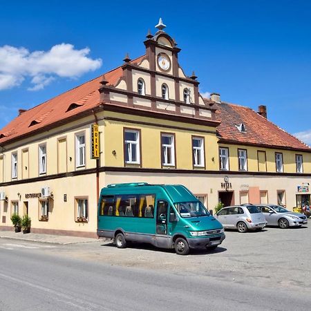 Hotel Stary Ratusz Kostomloty Экстерьер фото