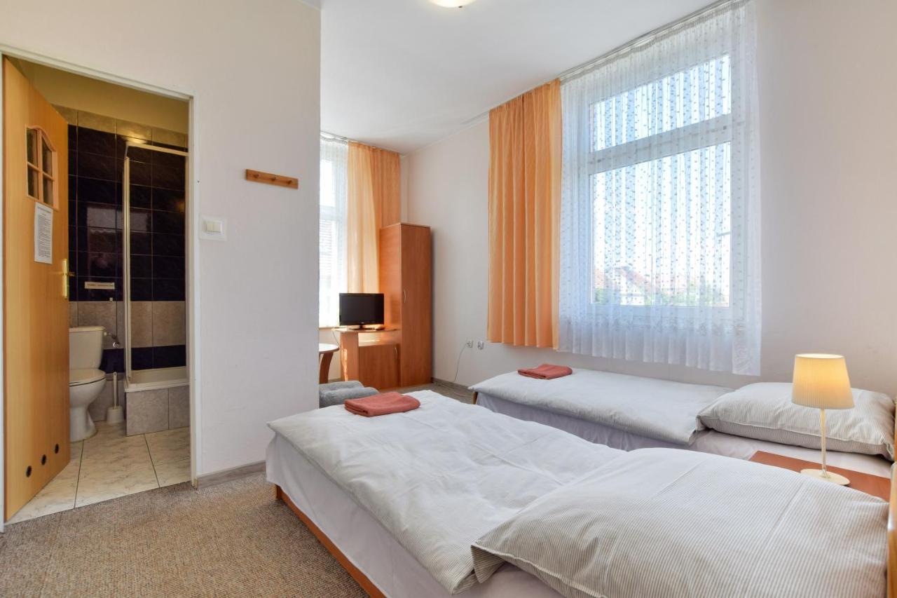 Hotel Stary Ratusz Kostomloty Экстерьер фото