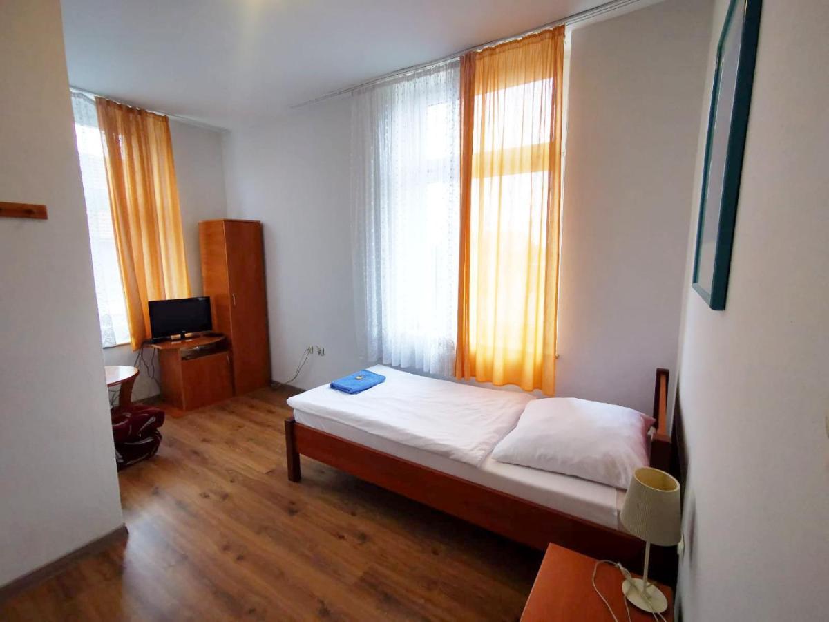 Hotel Stary Ratusz Kostomloty Экстерьер фото