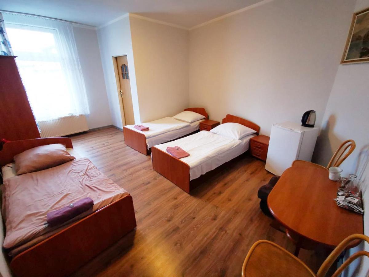 Hotel Stary Ratusz Kostomloty Экстерьер фото
